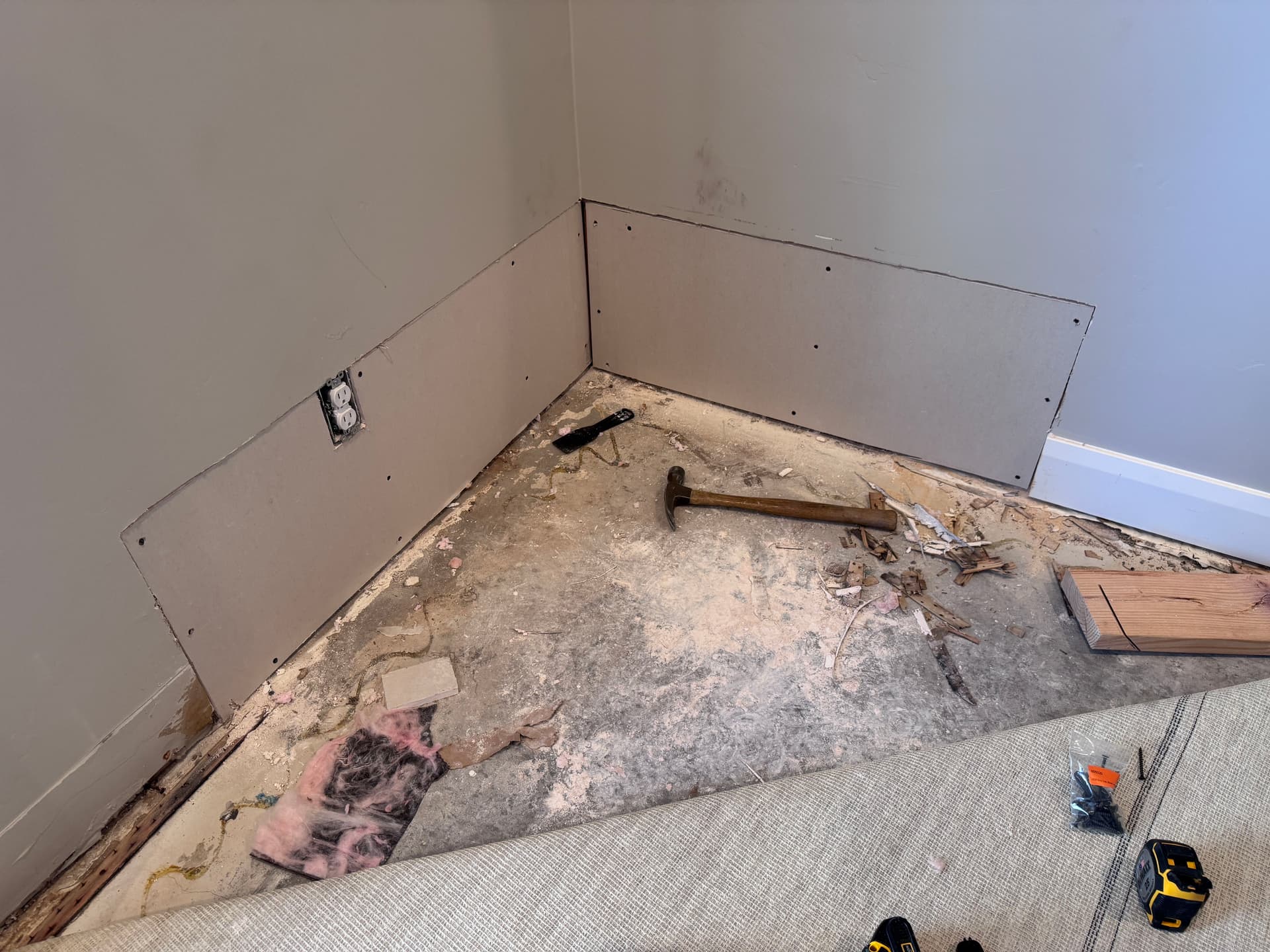 Drywall Repair Done Right - No Trace Left Behind image